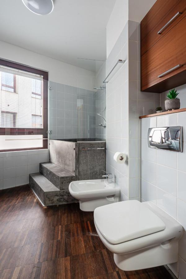 Urban Jungle Oasis King With Free Parking * Budapesta