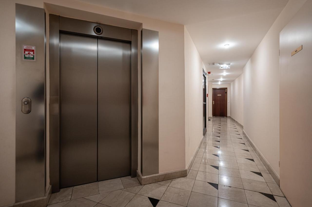 Urban Jungle Oasis King With Free Parking * Budapest